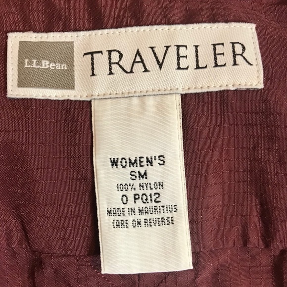 LLBean Traveler LS Wrinkle Resistant Button Down S - Picture 3 of 11
